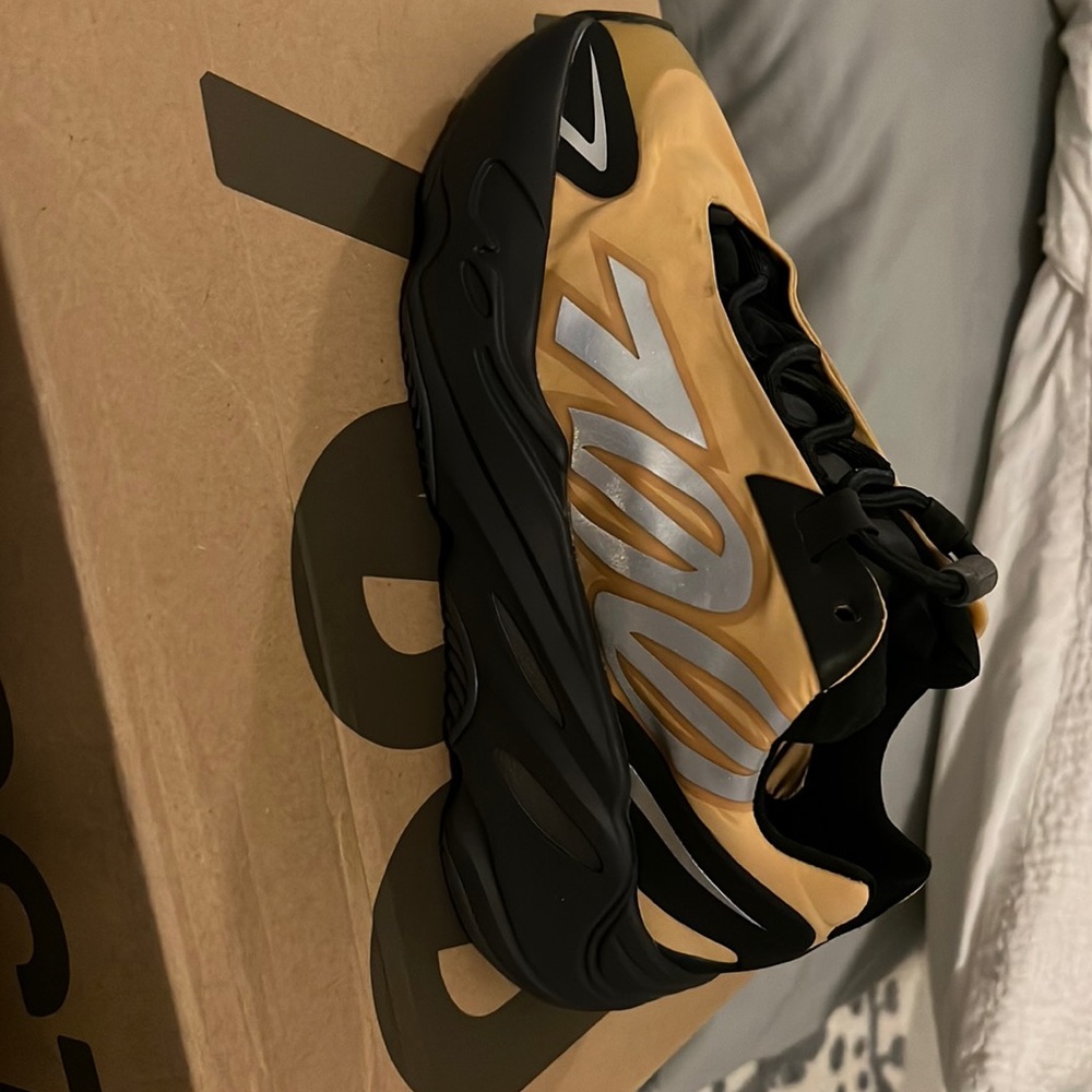 COPY - Yeezy 700 black and yellow